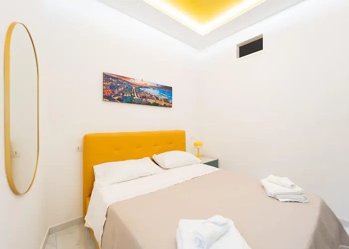 Vico Teresa 148 3* Napoli